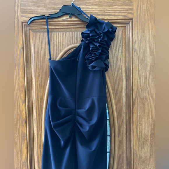 AQUA One Shoulder Ruffle Crepe Gown-Navy-Size 4 MSRP $298 - Picture 8 of 12